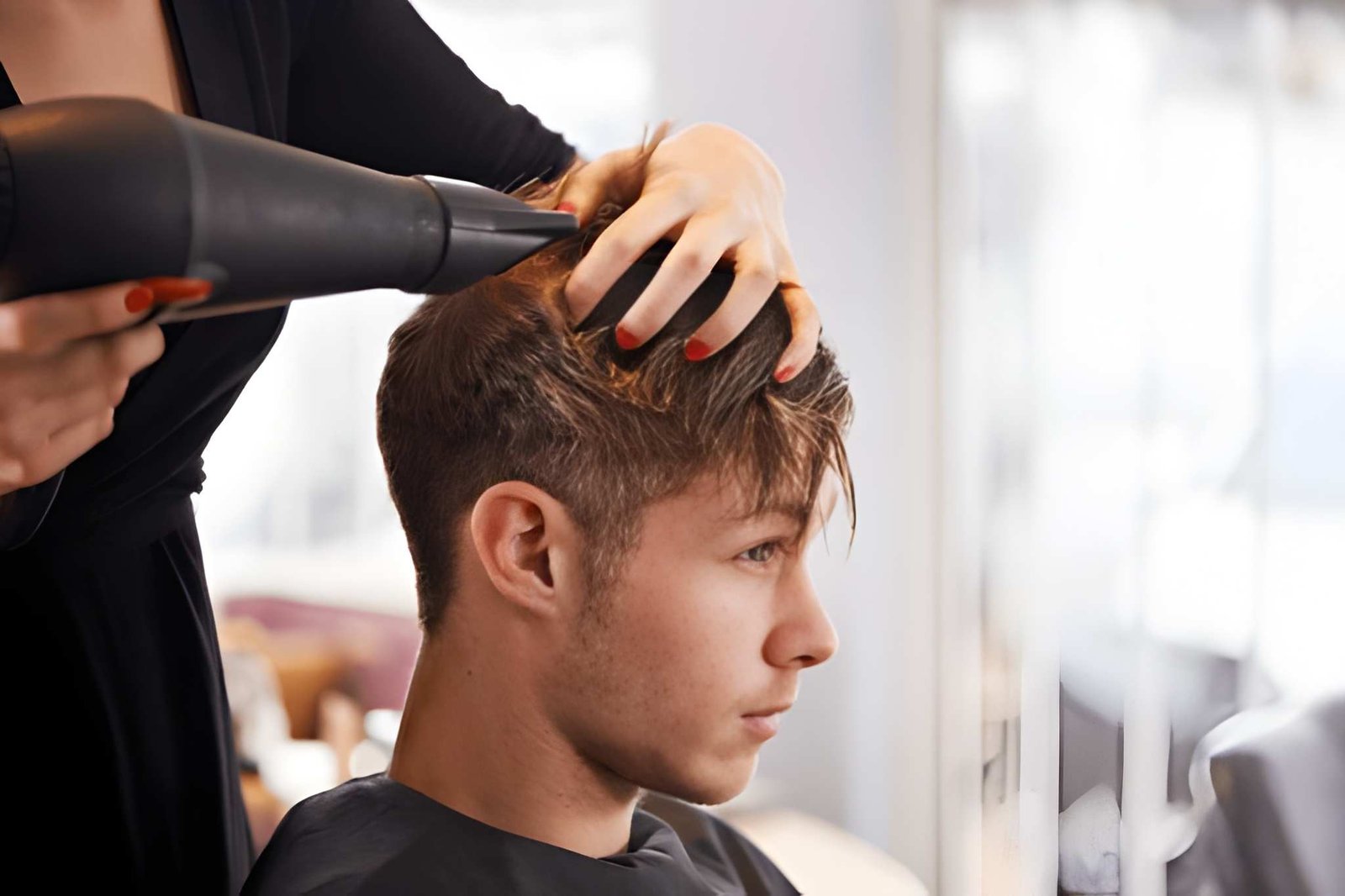Men's haircut and styling at La Gracia